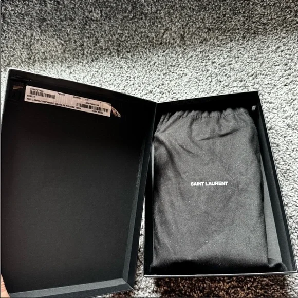 Yves Saint Laurent Cassandre Envelope Chain wallet - Picture 6 of 12